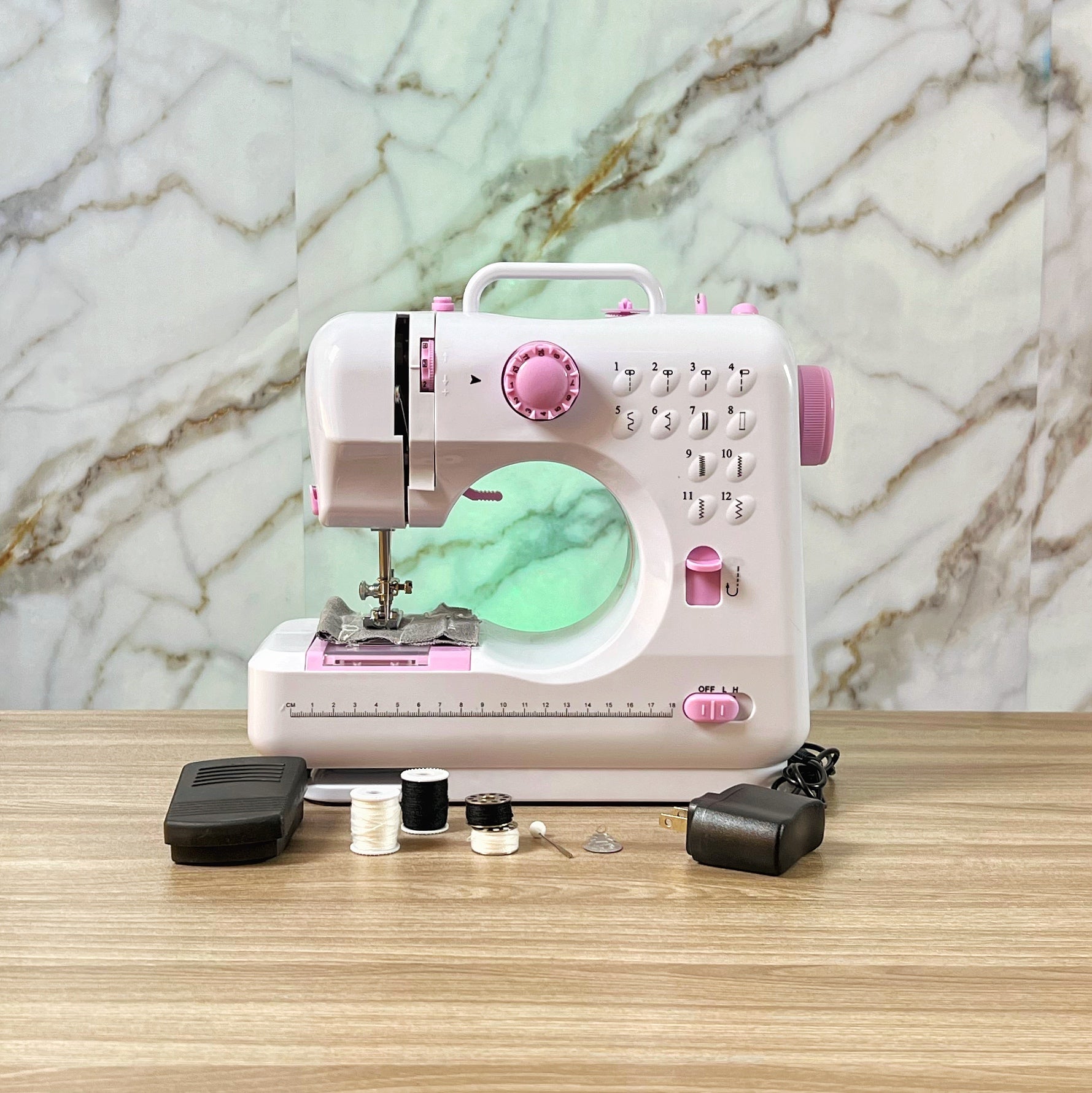 MÁQUINA DE COSER PORTATIL DE 12 PUNTADAS